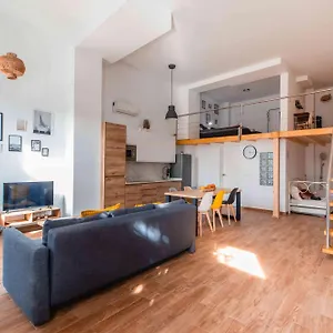 https://apt-duplex-en-el-centro-con-jacuzzi.hotelsinnerja.org